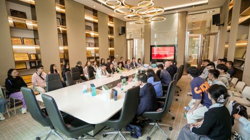 跨国交流启新篇，共探产学研新路径